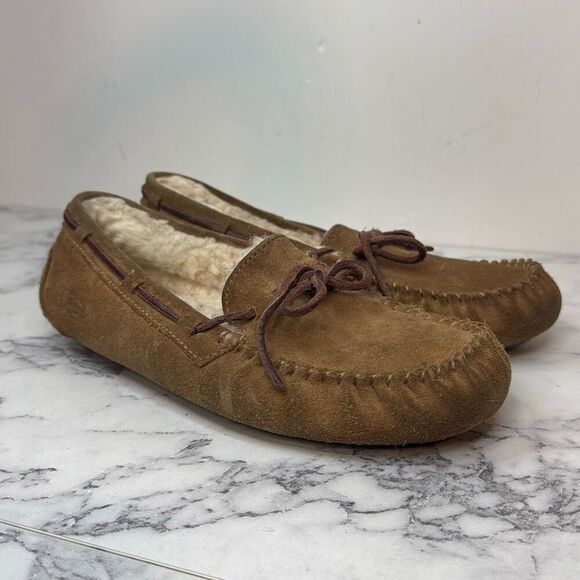 UGG Dakota Shearling Slipper 7 - Picture 1 of 6